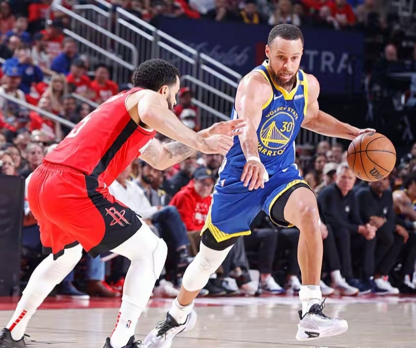 勇士逆转火箭,库里带队取胜 勇士逆转火箭,库里带队取胜