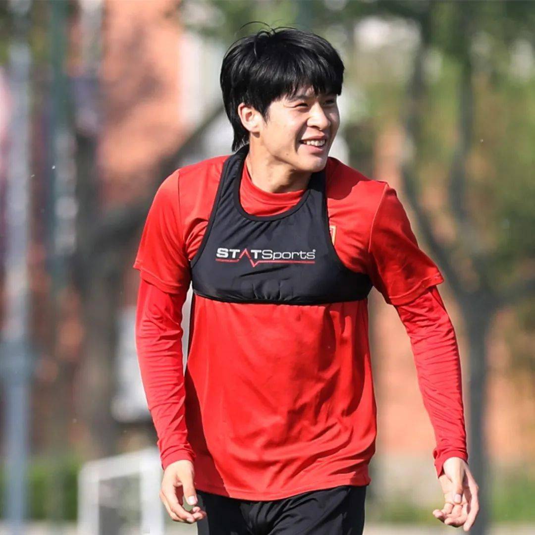 河北队紧追领先者,抢得胜利 河北队紧追领先者,抢得胜利