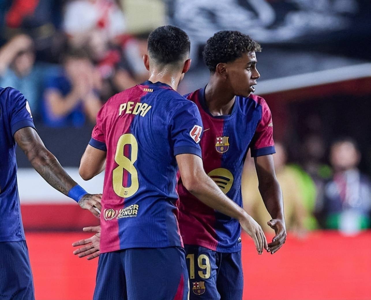 关于拜仁再度拉开巴萨距离，卫冕在望的信息