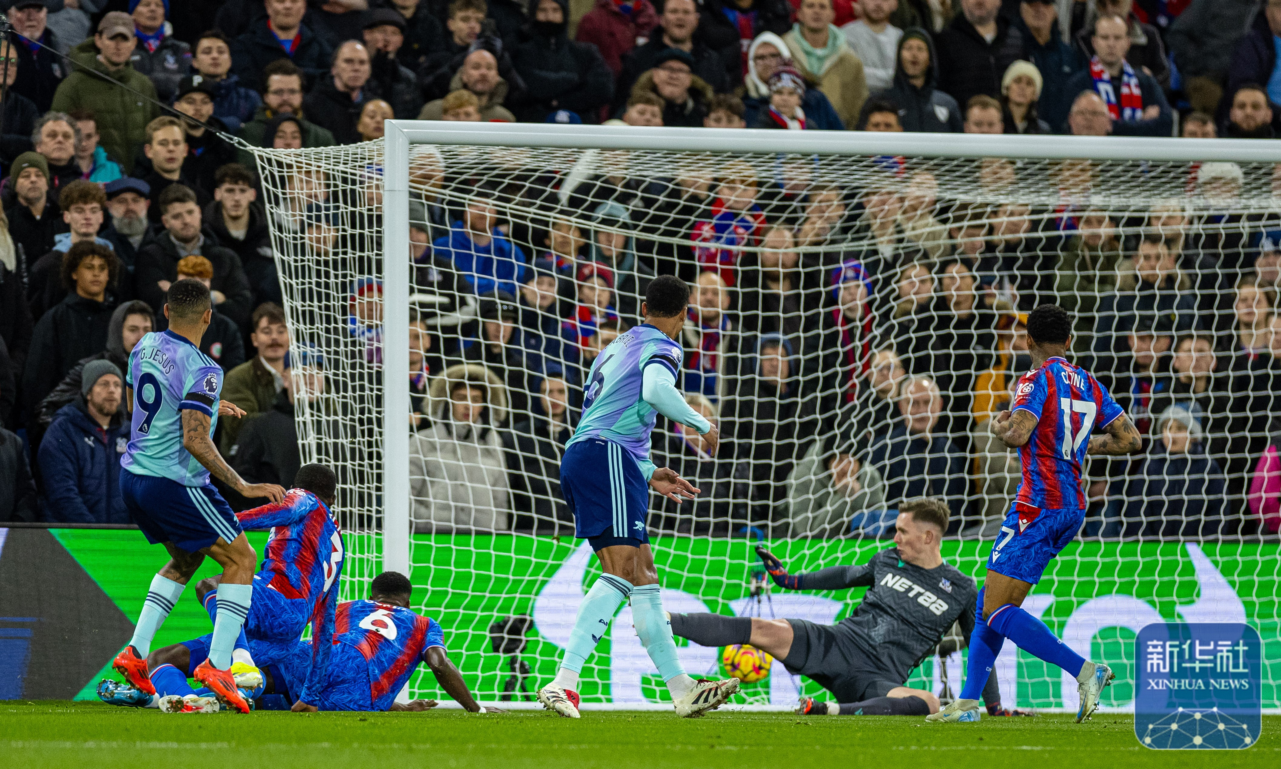 关于欧洲预选赛争夺激烈，球员表现抢眼的信息