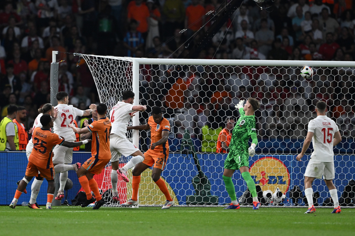 关于欧洲预选赛争夺激烈，球员表现抢眼的信息