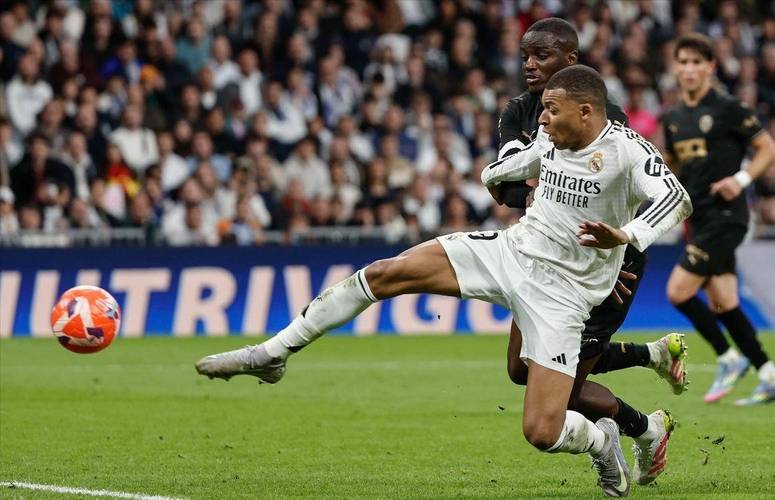 皇马锋线火力全开,掀翻对手 皇马锋线火力全开,掀翻对手