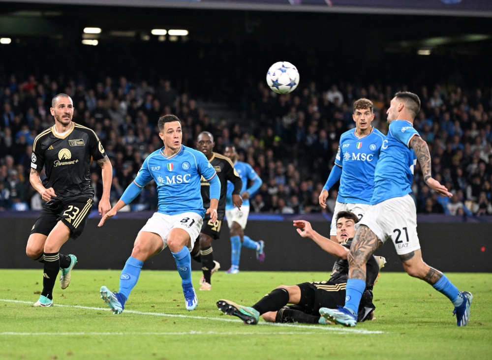 那不勒斯三连胜,领跑意大利足球联赛的简单介绍 那不勒斯三连胜,领跑意大利足球联赛的简单介绍