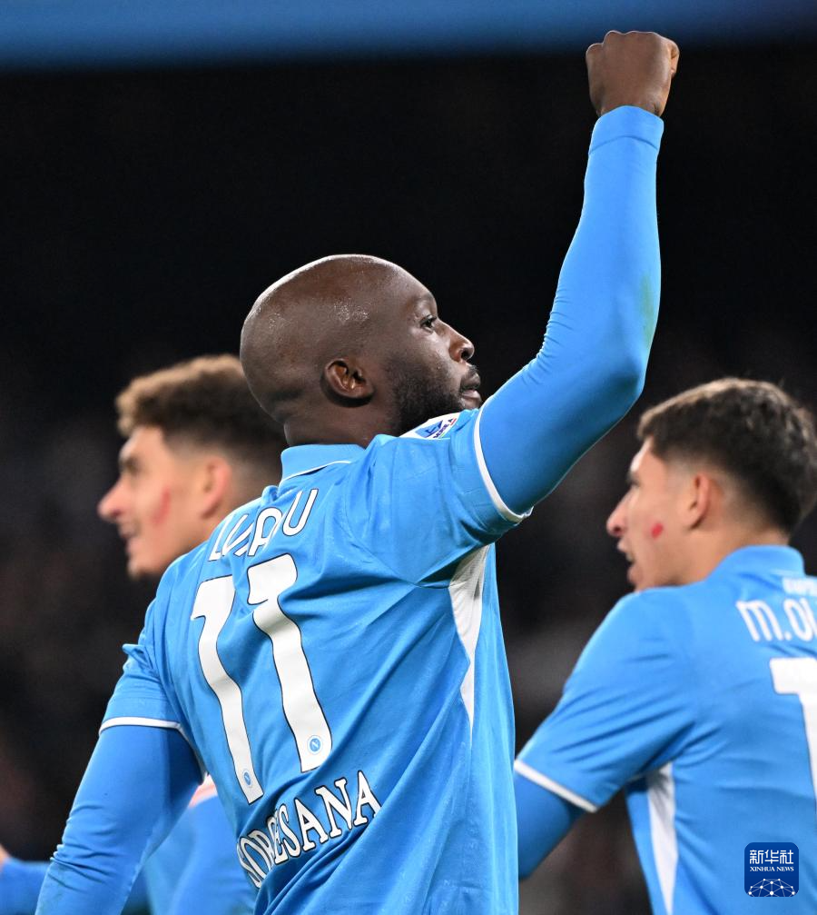 那不勒斯三连胜,领跑意大利足球联赛的简单介绍 那不勒斯三连胜,领跑意大利足球联赛的简单介绍