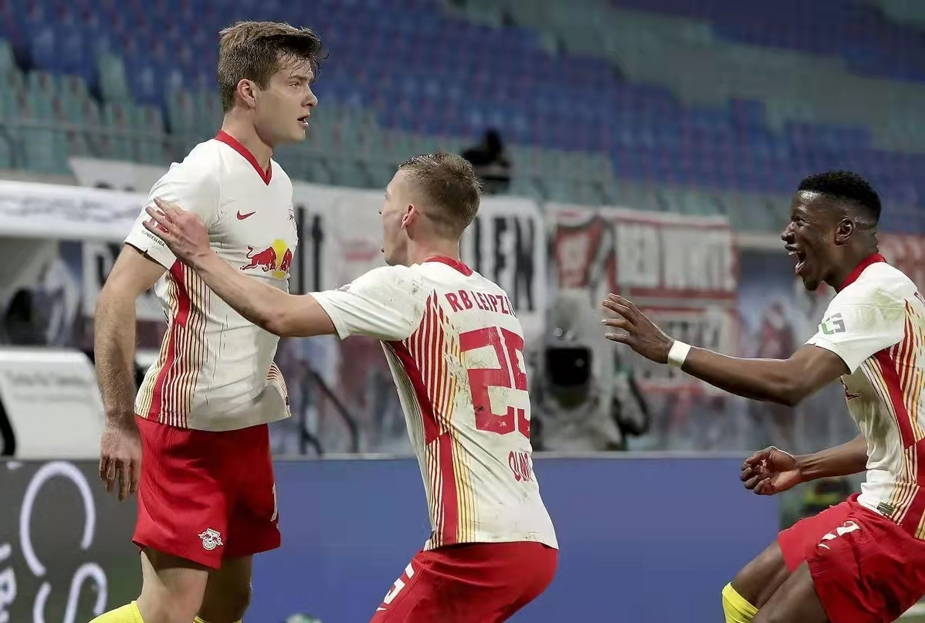 莱比锡红牛斩获客场三分，稳固联赛前四位置的简单介绍