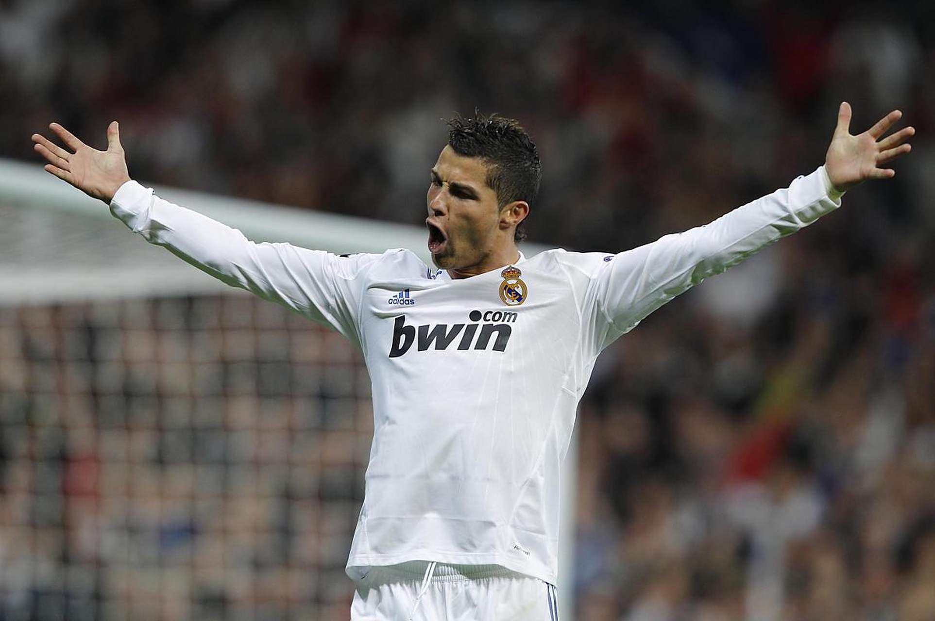 皇马险胜塞维利亚，C罗三分雨点燃全场的简单介绍