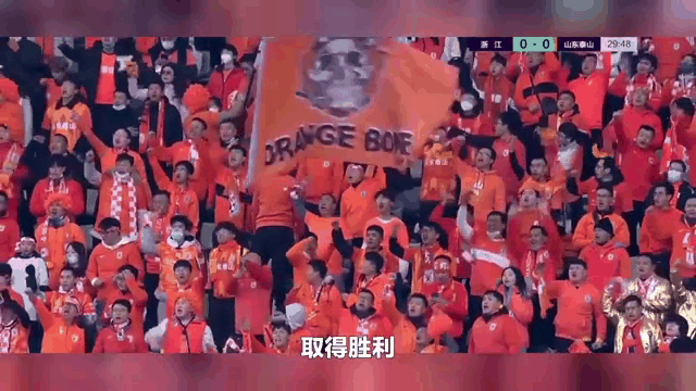 欢乐时刻：球迷欢呼高潮，赞叹不已