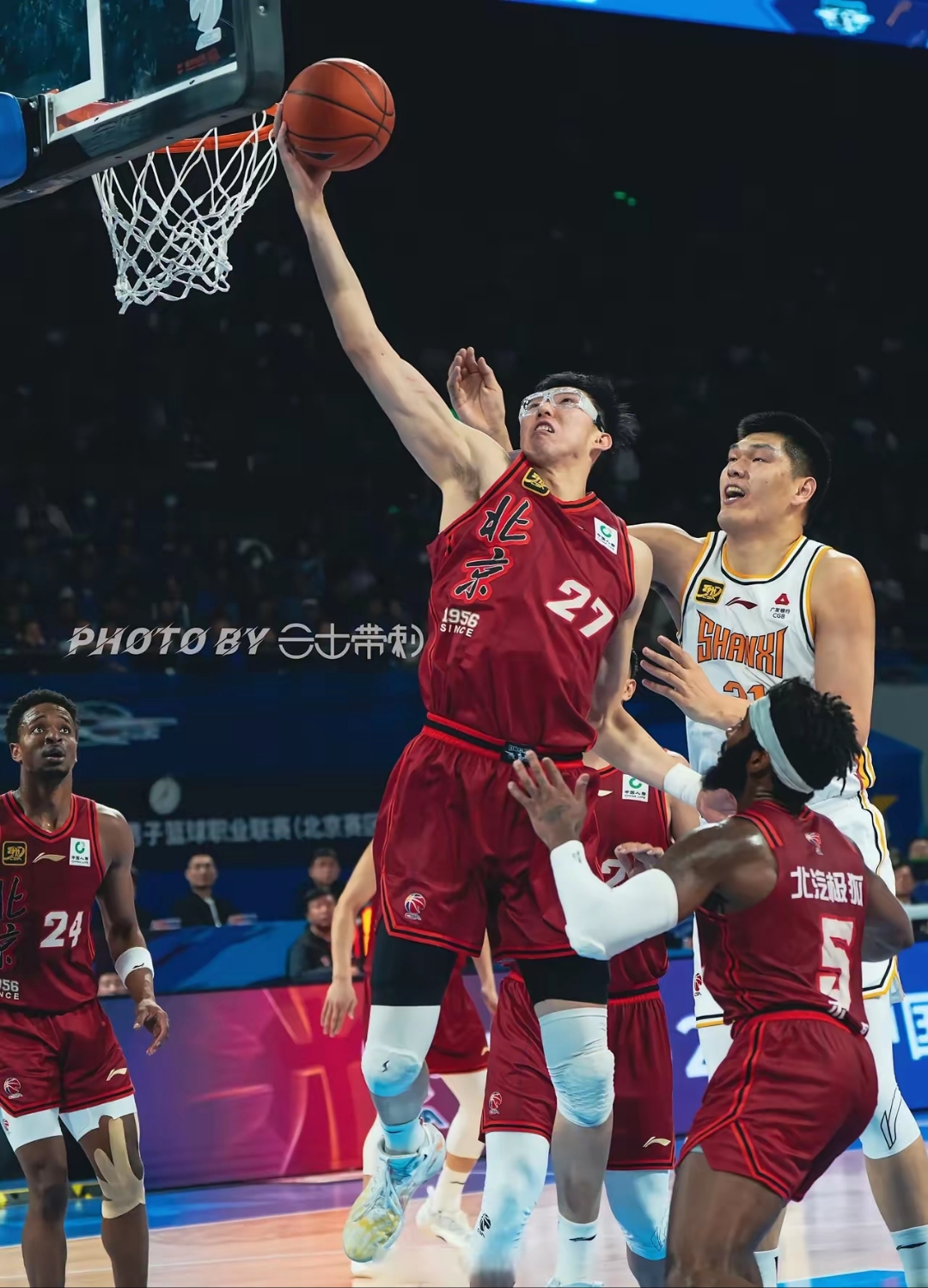 关于广东男篮大胜新疆队，成功晋级半决赛的信息