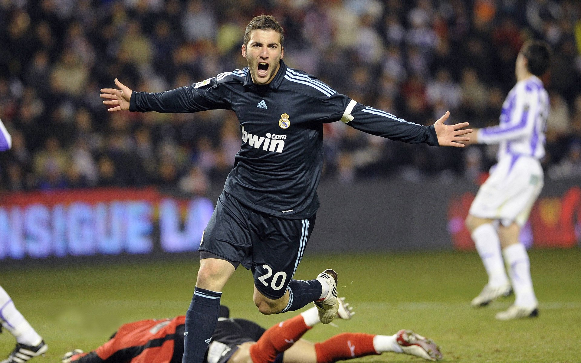 F1新赛季揭幕战，速度与激情的回归，骑士时代终结与新王加冕