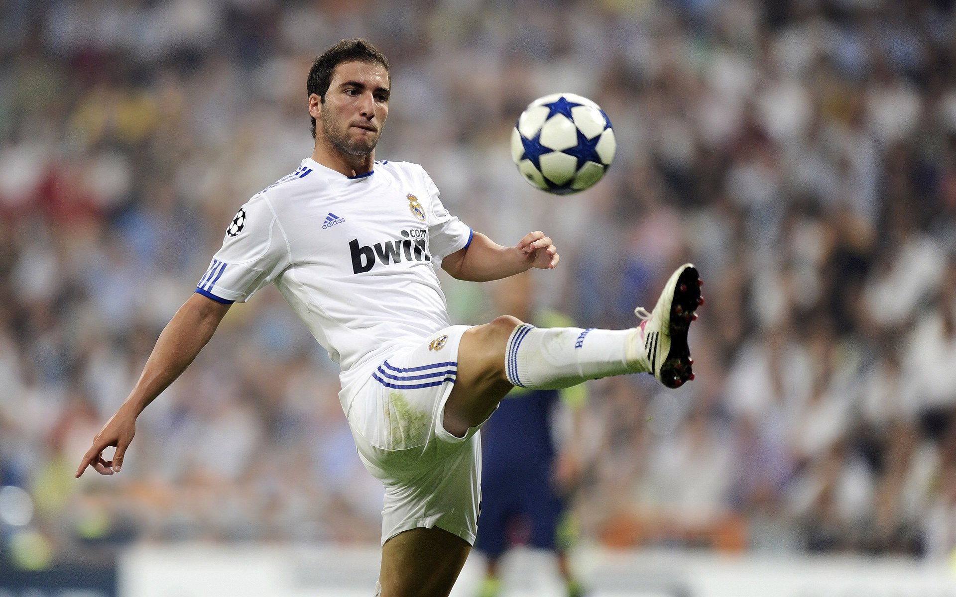 赛道与绿茵的极限心跳，维尼修斯接管F1街道赛，卡塔尔压哨绝杀毕尔巴鄂