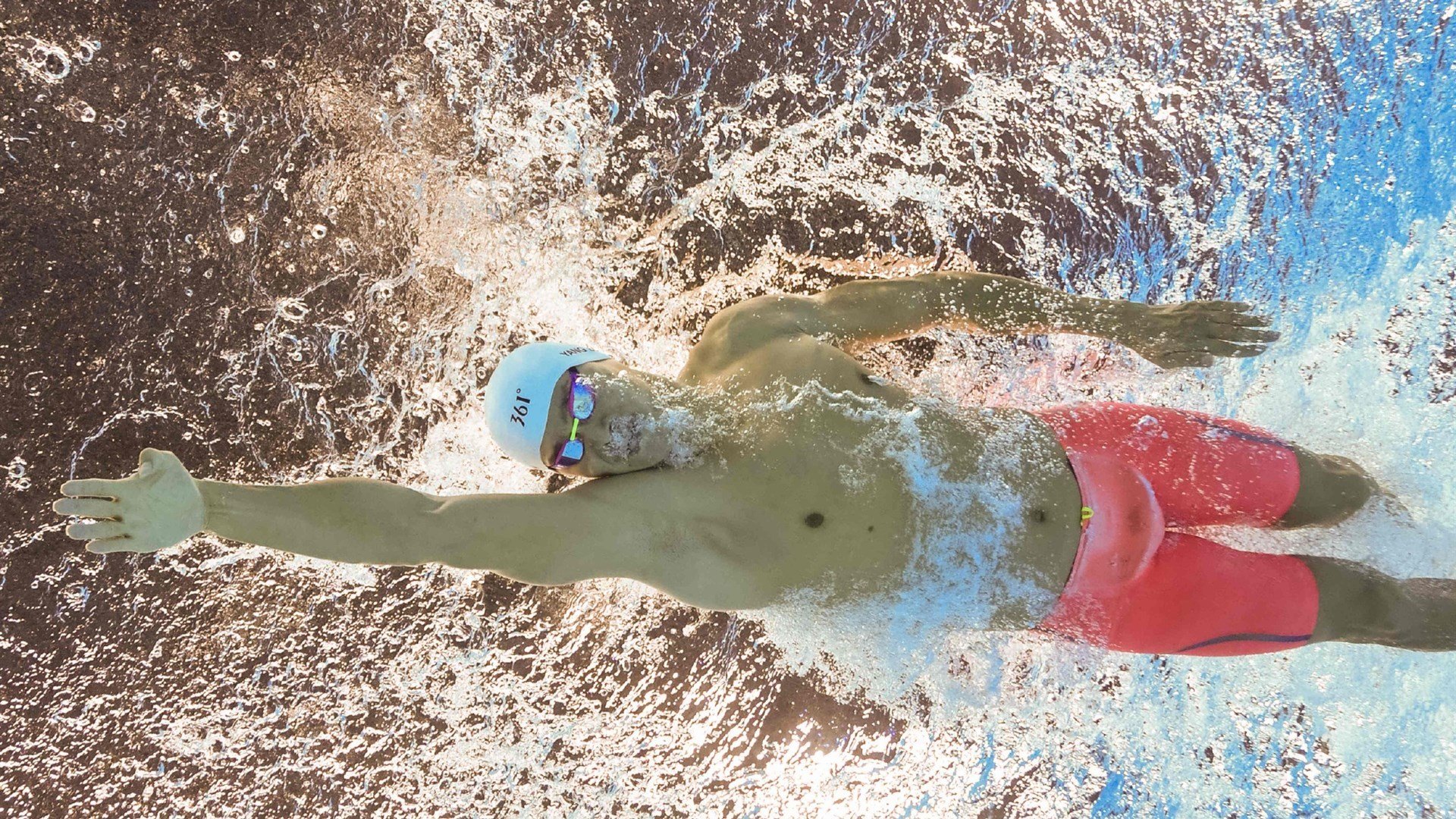 欧洲杯惊魂夜，葡萄牙险胜波兰，奥恰洛夫跨界点燃赛场